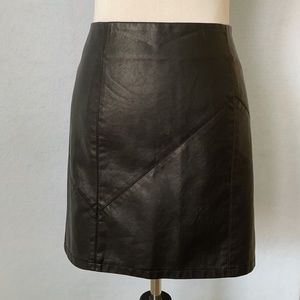 Fahsyee Black Faux Leather Mini Skirt